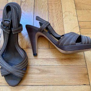 (EXCELLENT) Banana republic leather dark olive strapped heels
